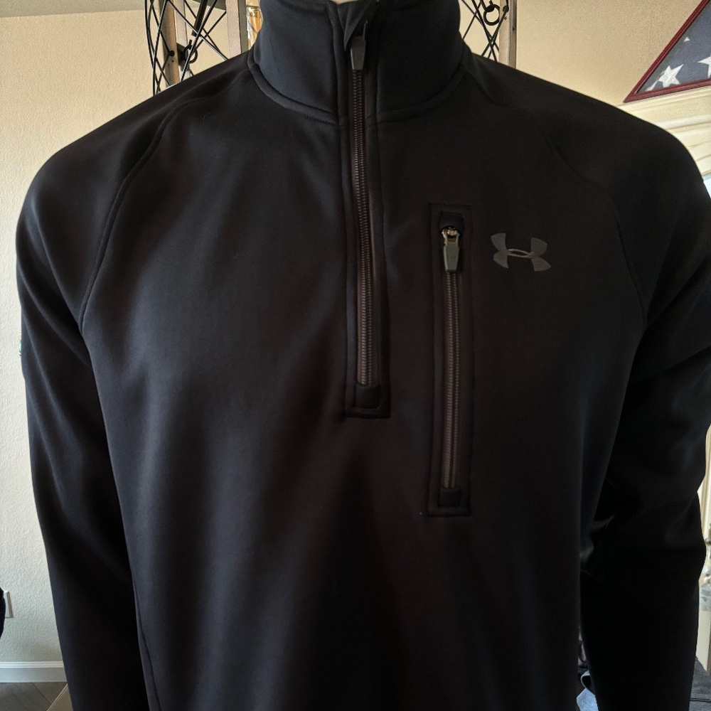 Awesome mens small Under Armour Storm jacket with Wrigley Field Logo